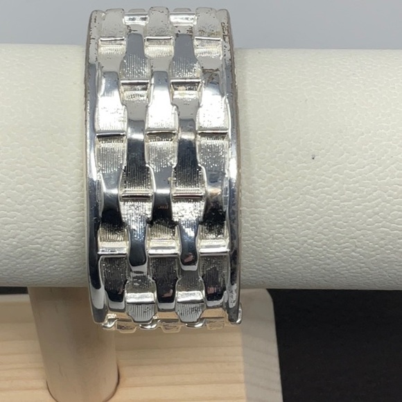 Vintage heavy thick silver tone basket weave spring closure bracelet - Picture 5 of 7